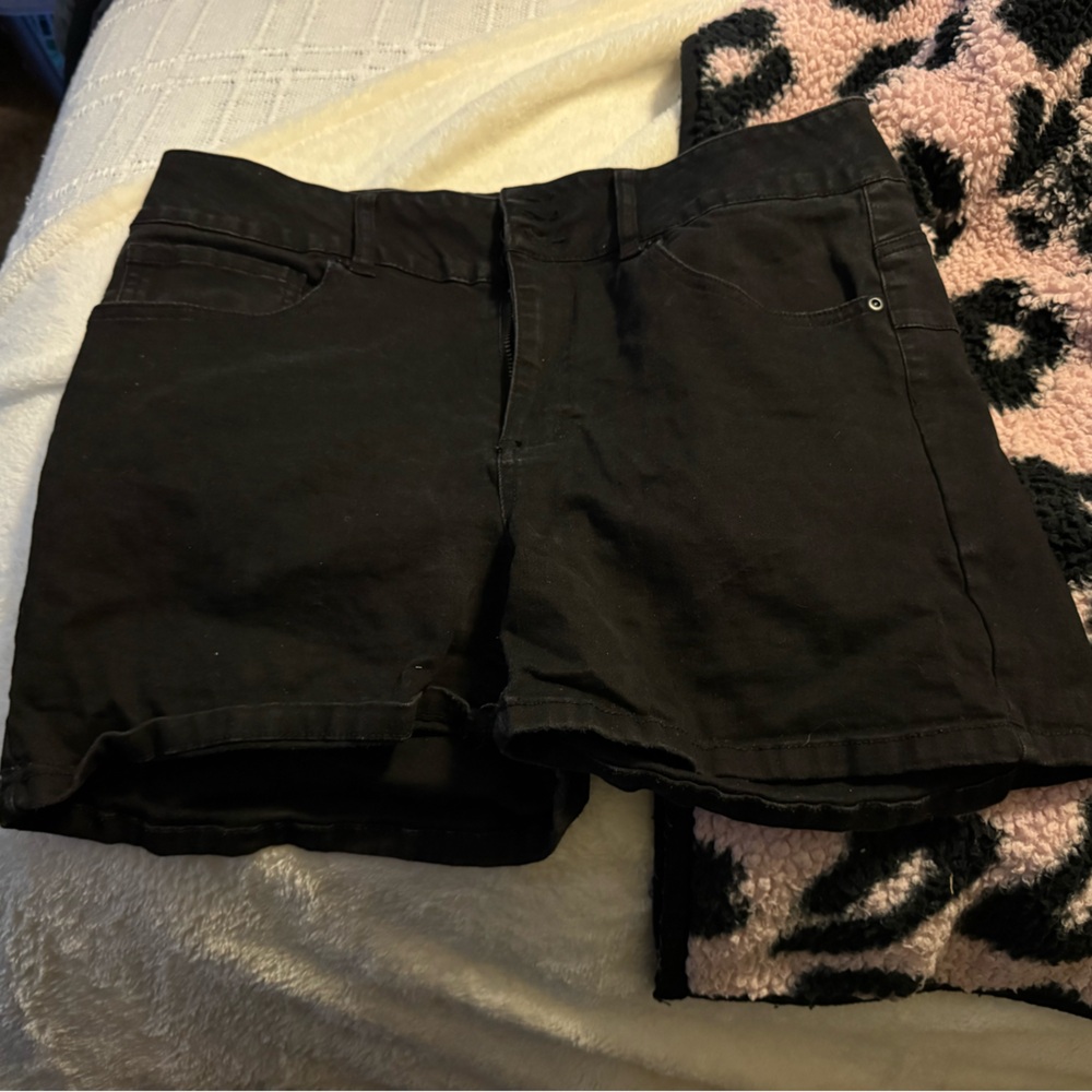 Hot Topic Black Denim Shorts Size 15